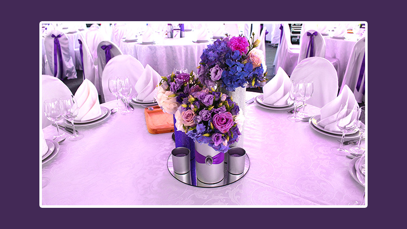 Hortensien und Ranunculus-Blumen Violett Hochzeit